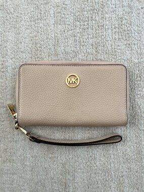 Michael Kors Zip Around Wristlet Wallet